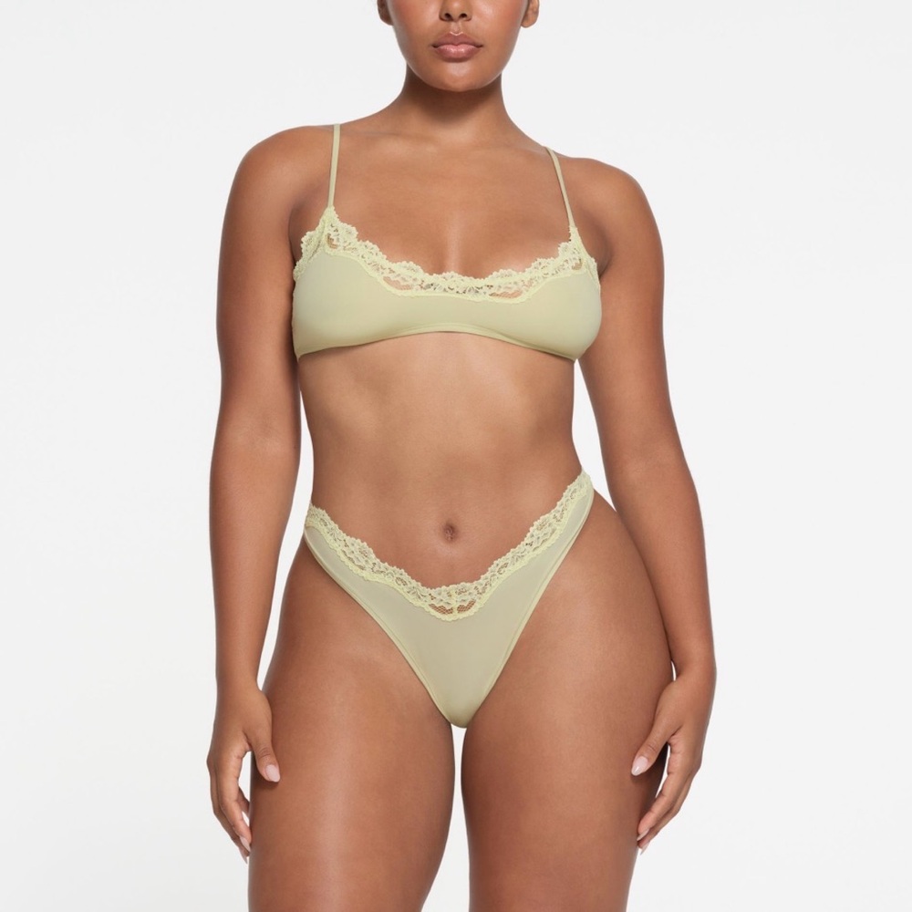 SKIMS Fits Everybody Lace Scoop Bralette - Sage $38 sold out medium